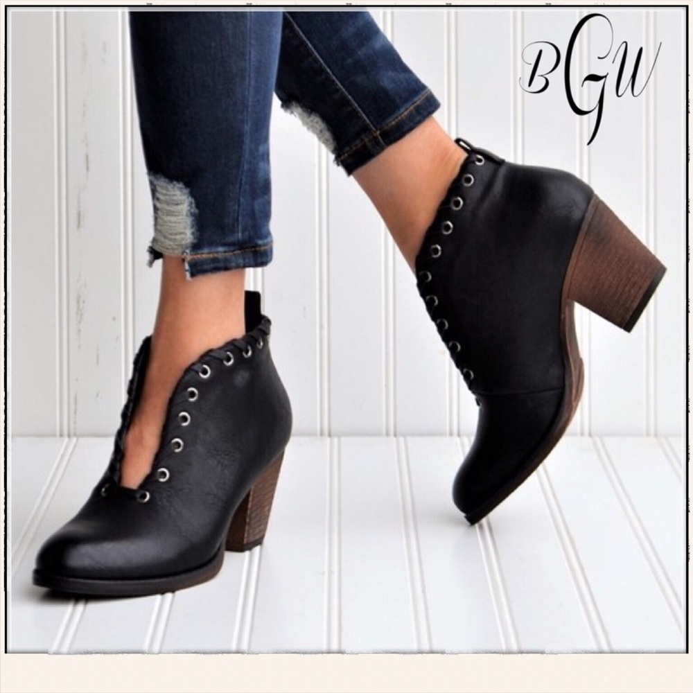 🍂🆕🎉HP🎉5⭐️Best Seller Eyelet Bootie - Picture 3 of 5